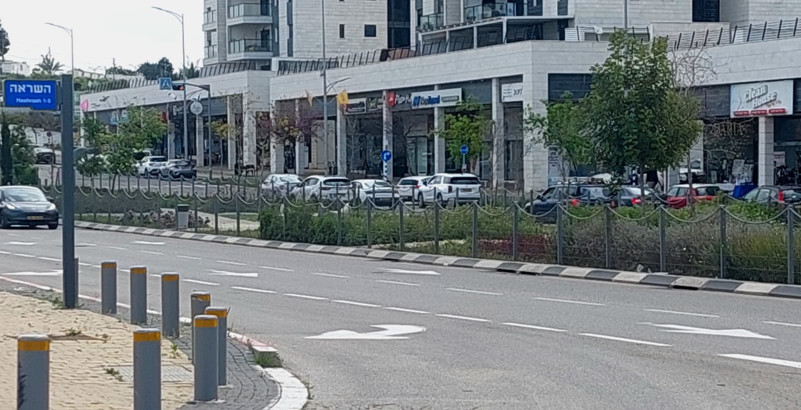תמונה של העסקים בחלק החדש של שדרות דרך ארץ בחריש