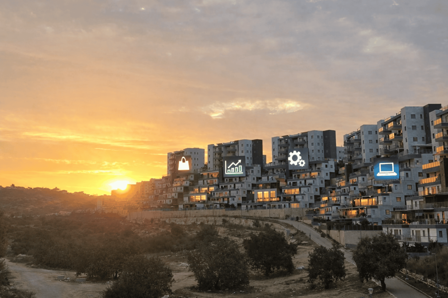 תמונה של חוב בחריש שמראה עסקים בתוך הבתים בחריש